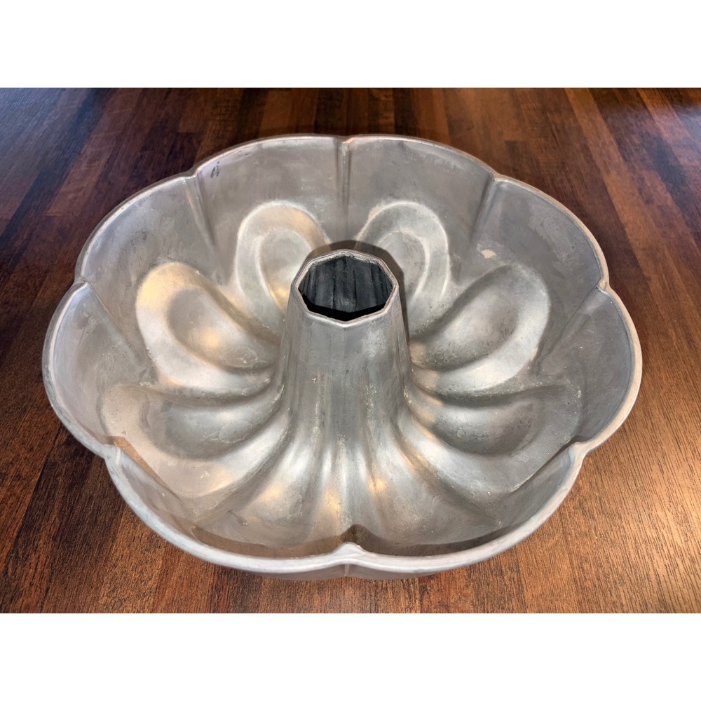 West Bend Shape Cake Pan Cast Aluminum Fluted Bundt Mold Silver 10 inch Vintage